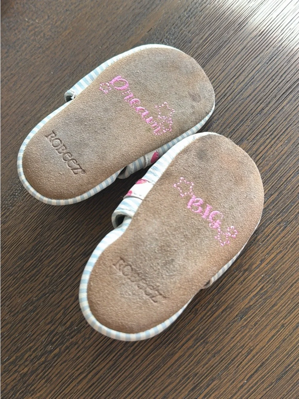 Robeez Light Blue & Pink Giraffe Stripe Baby Shoes SIZE 12-18 months